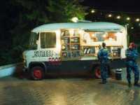 ����� ����